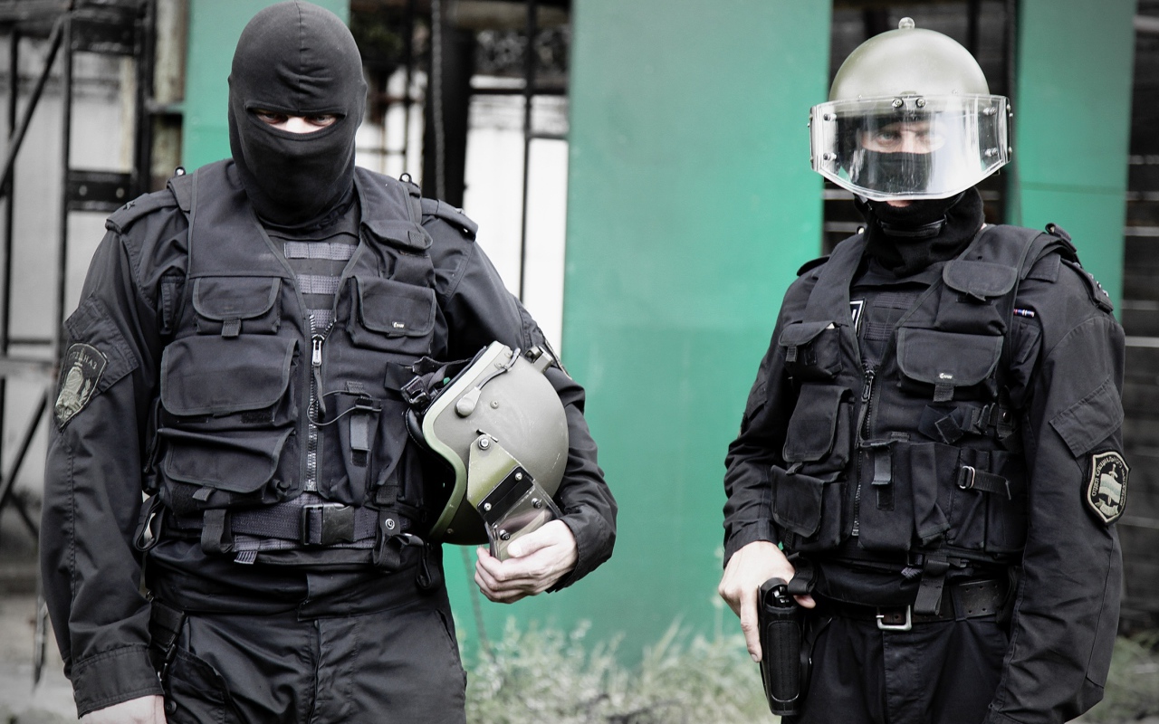 Два бойца спецназа