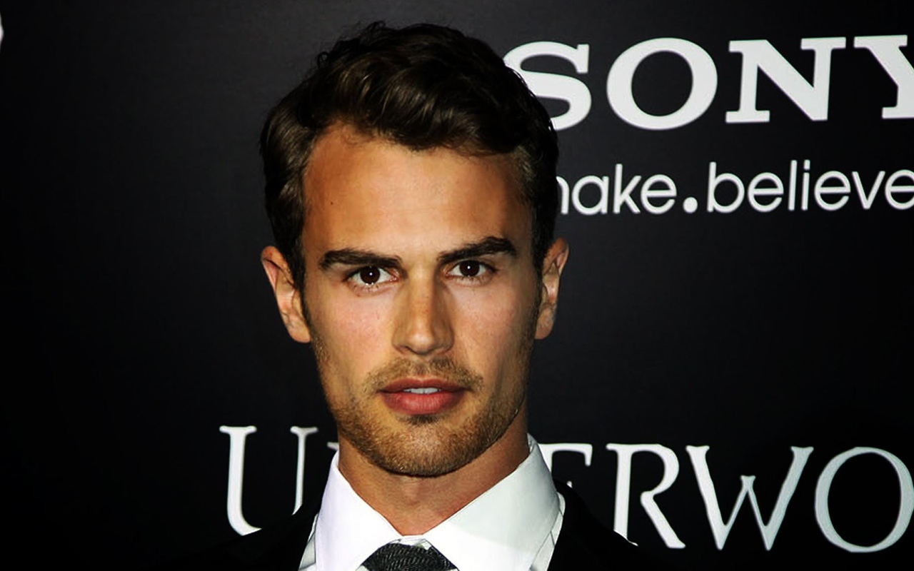 Знаменитый киноактер Тео Джеймс