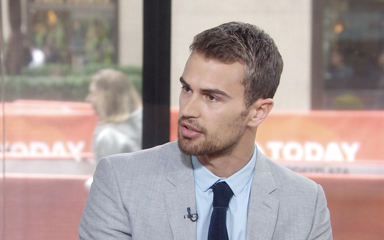 Популярная суперзвезда Тео Джеймс