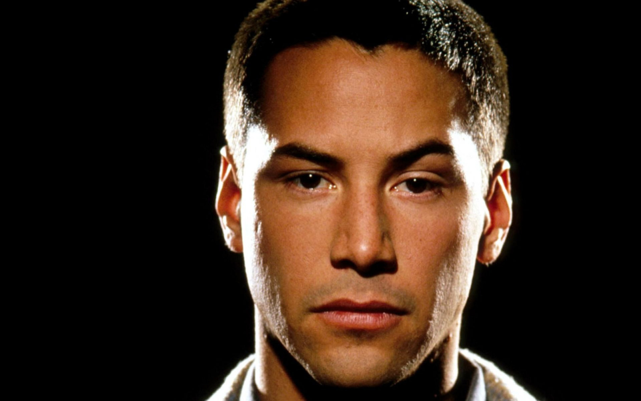 Актер Киану Ривз из фильма Матрица