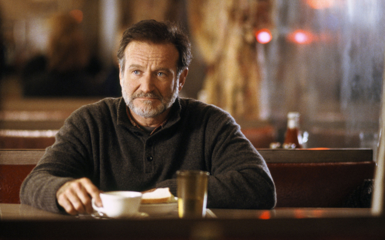 Актер Робин Уильямс за столом