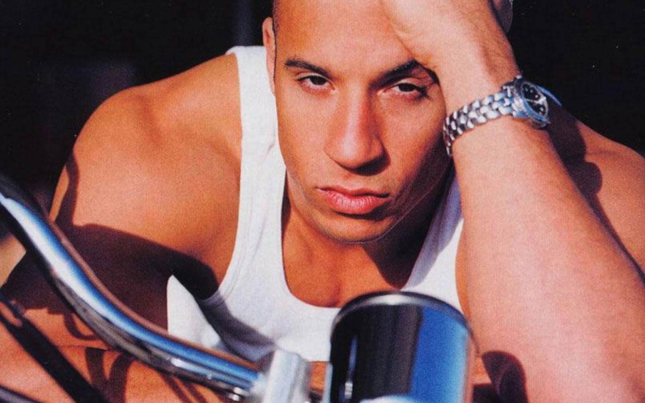 Актер Вин Дизель на мотоцикле