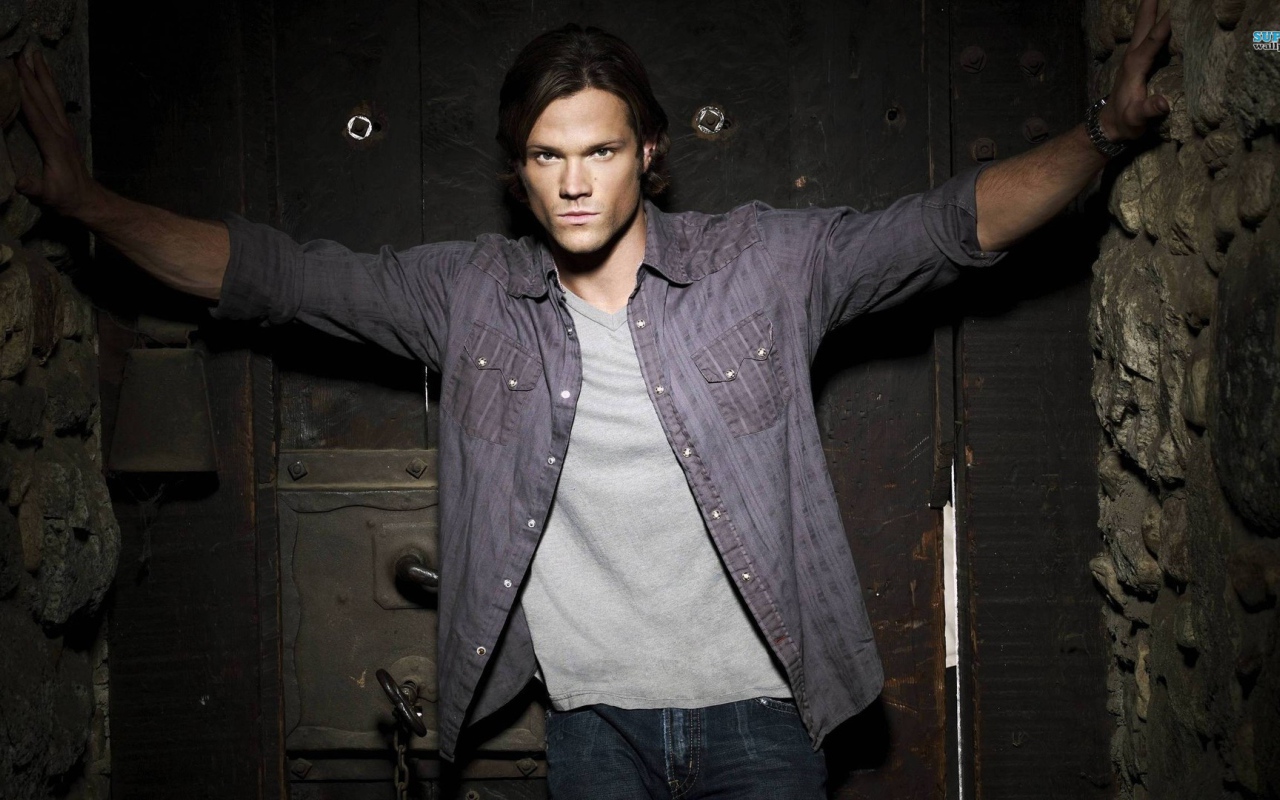 Джаред Падалеки в рубашке