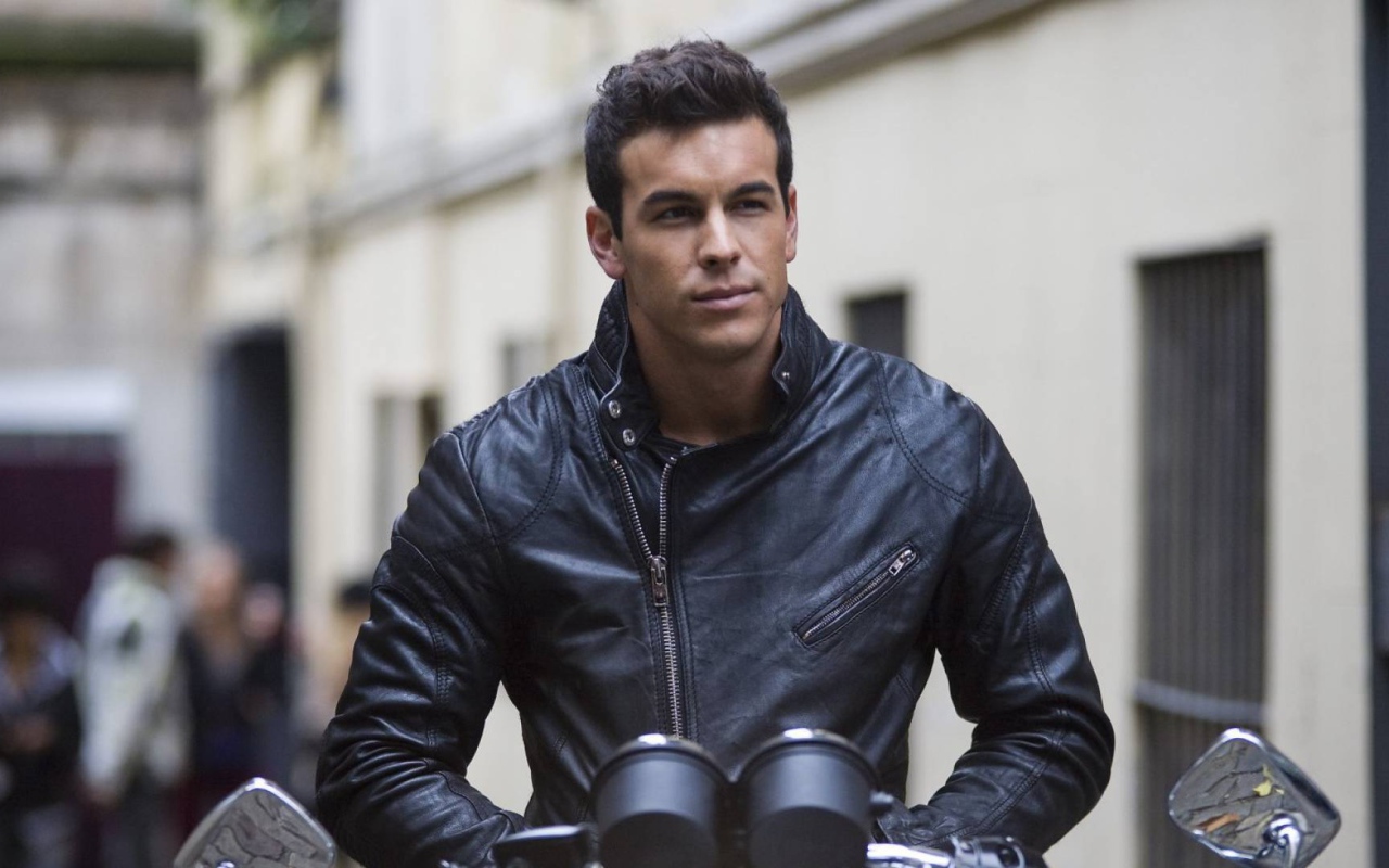 Марио Касас