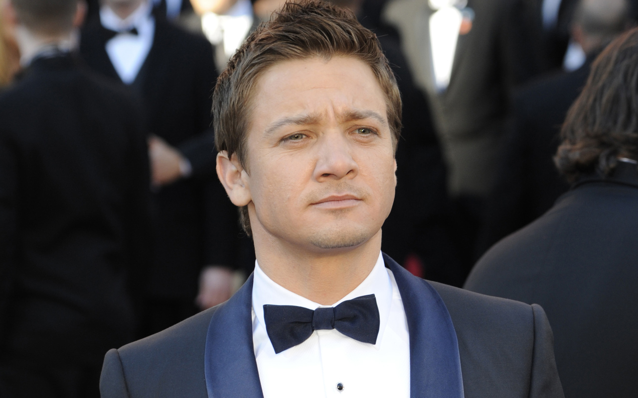 Популярный Джереми Реннер