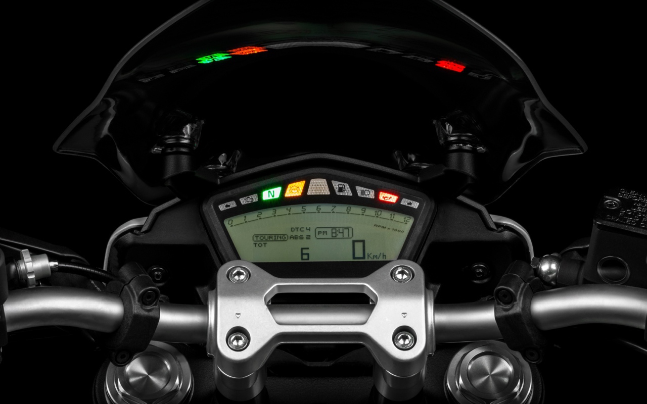 Красивый мотоцикл в москве Ducati Hyperstrada
