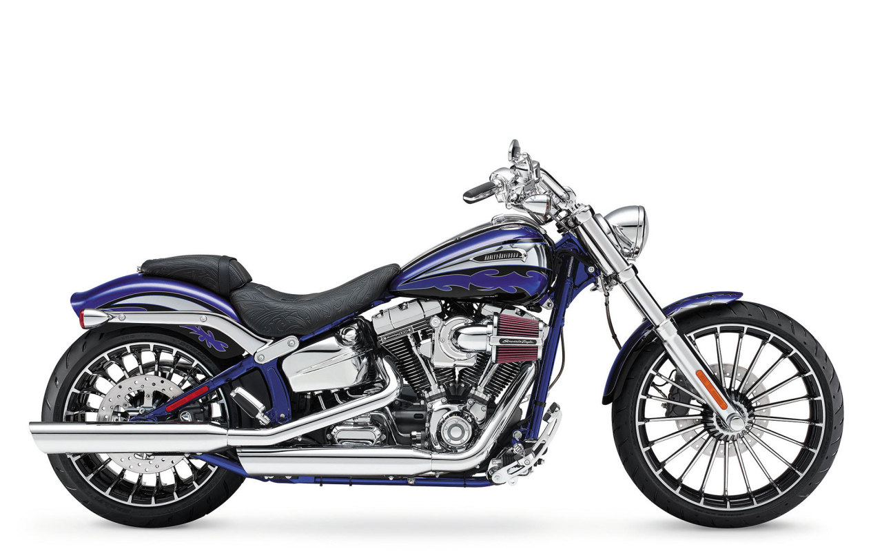 Красивый мотоцикл Harley-Davidson CVO Breakout