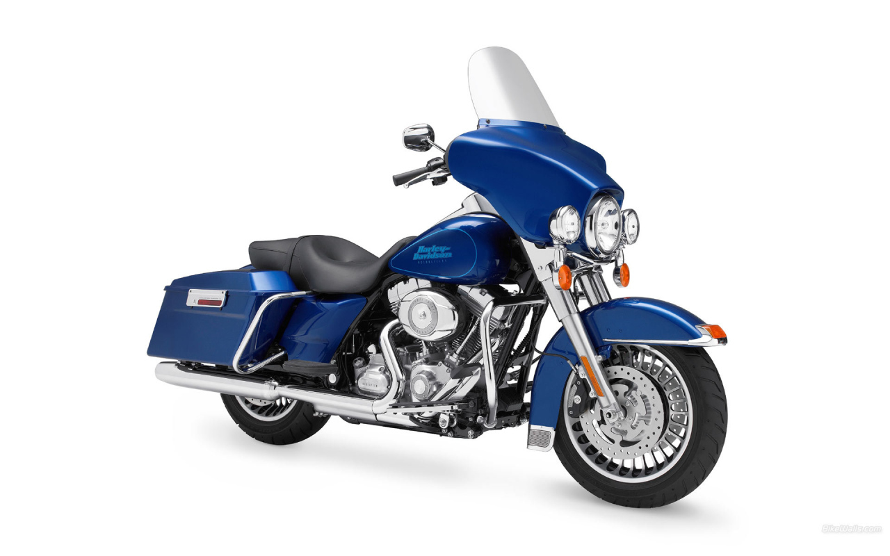 Красивый мотоцикл в москве Harley-Davidson Street Glide