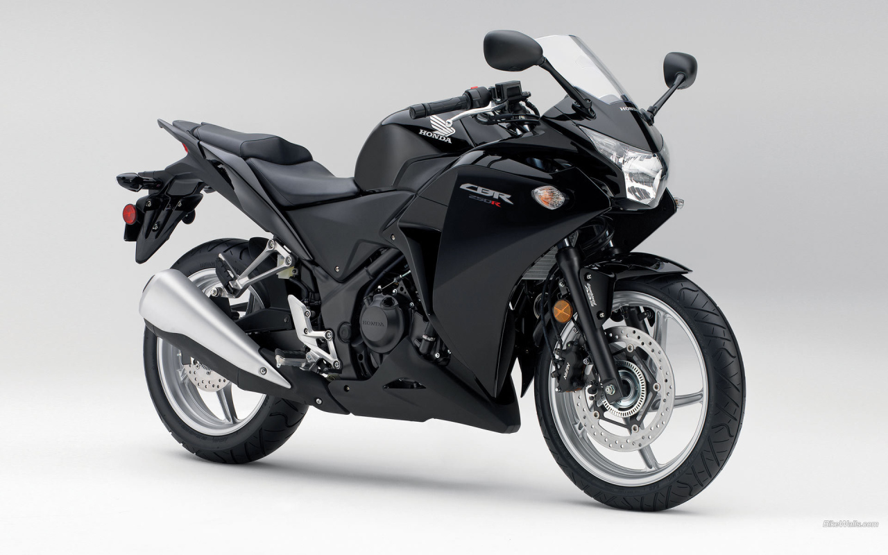 Красивый мотоцикл в москве Honda CBR 250 R