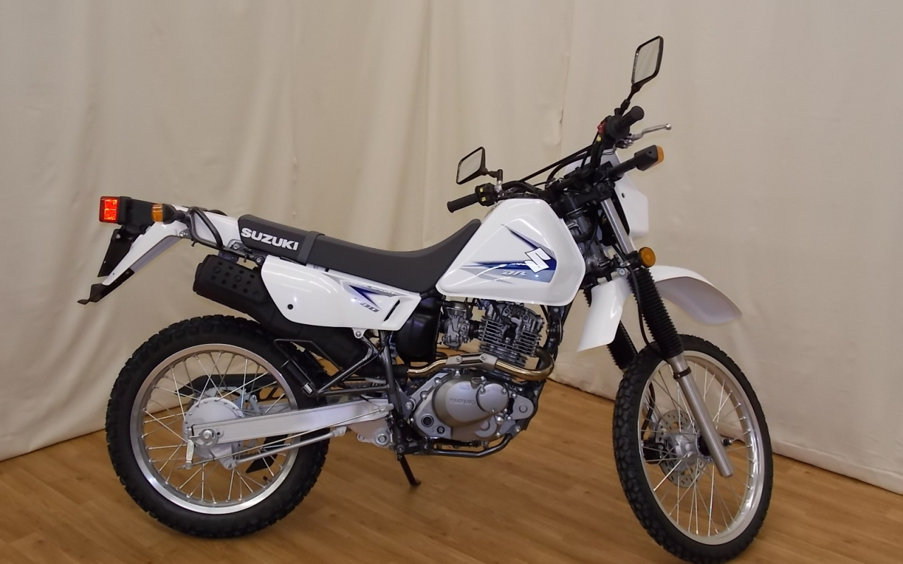 Красивый мотоцикл в москве Suzuki DR 200 SE
