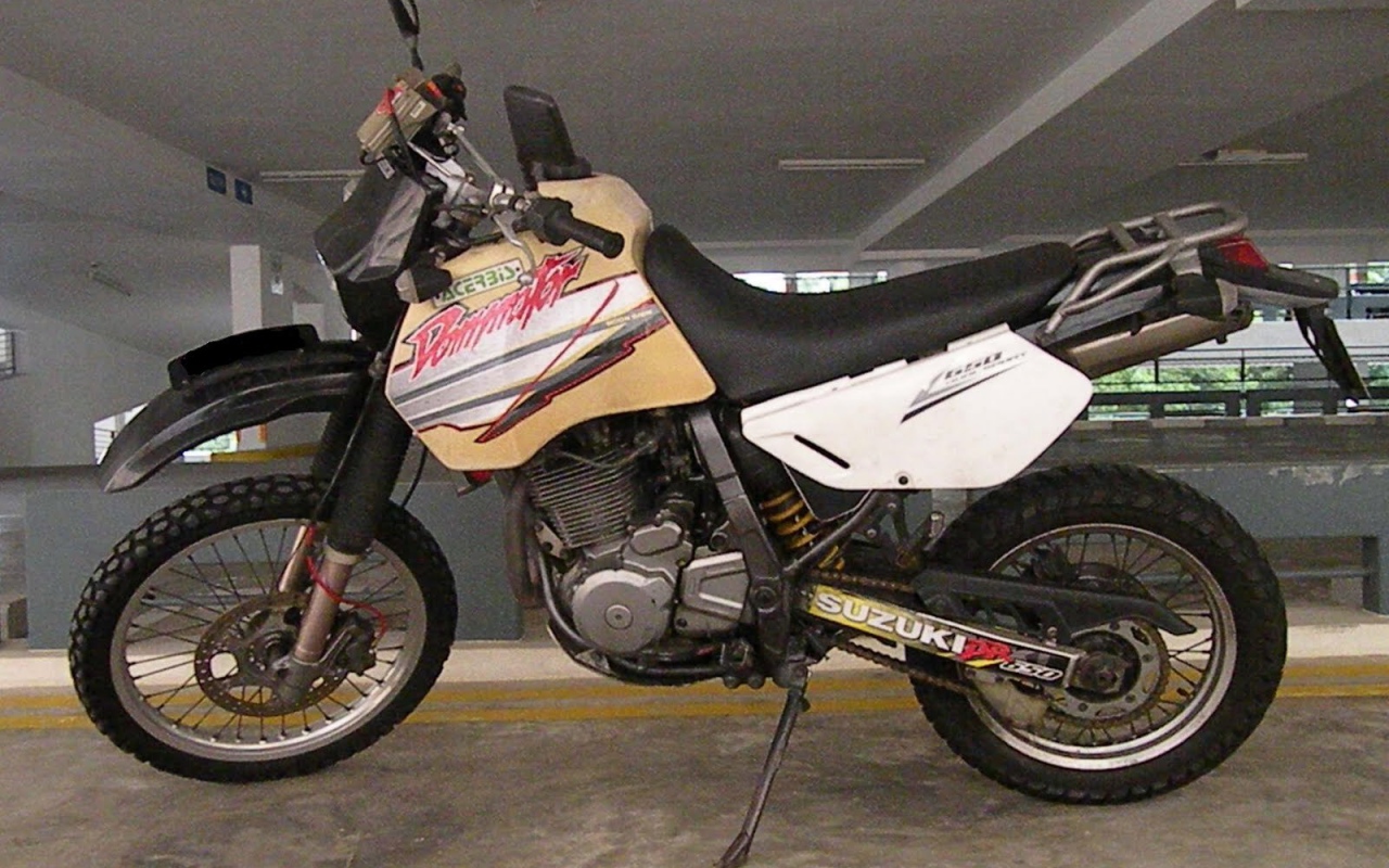 Kрасивый мотоцикл в москве Suzuki DR 650 SE