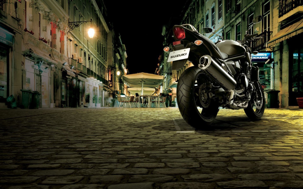 Красивый мотоцикл в москве Suzuki  GSF 1250 S