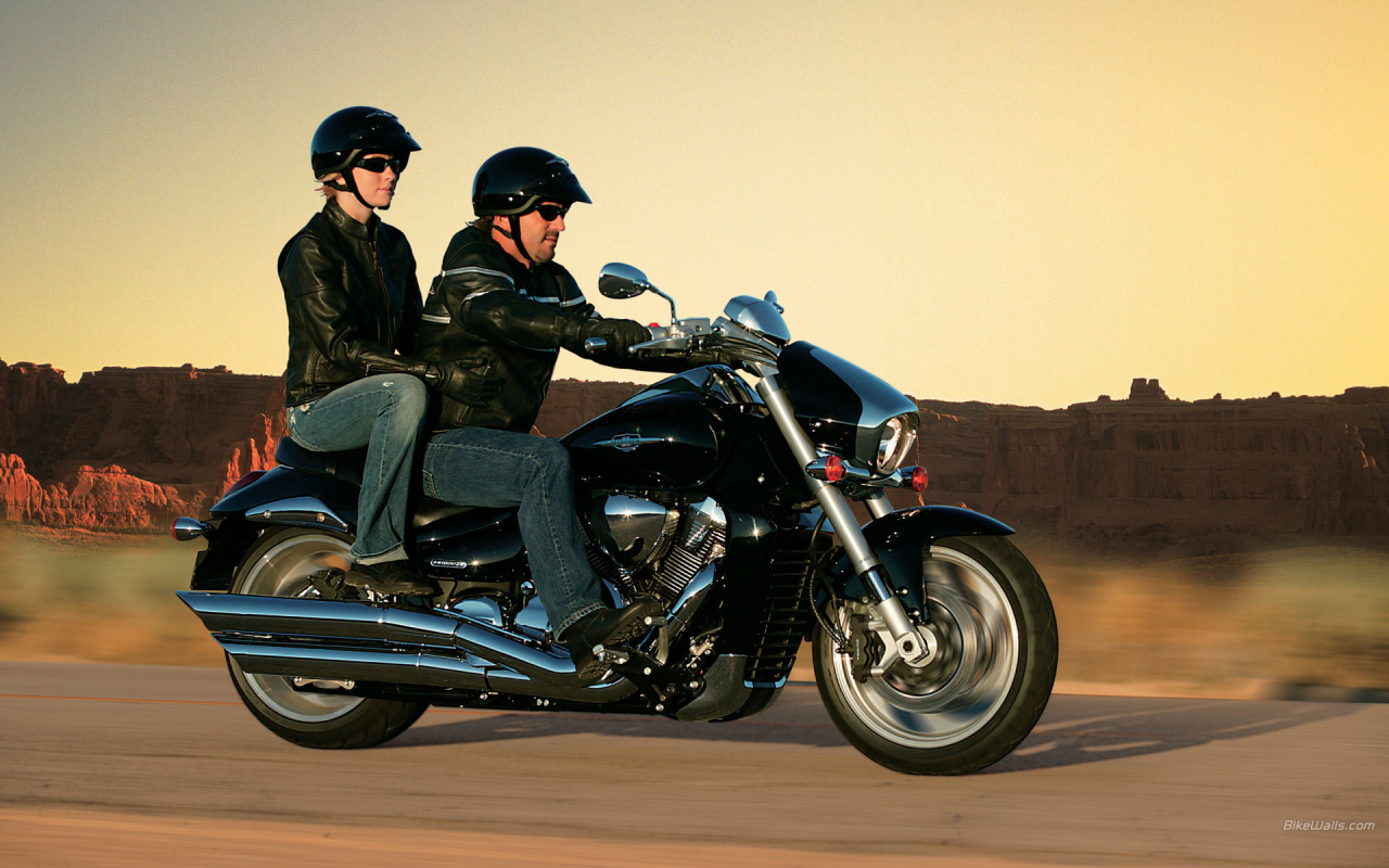 Красивый мотоцикл в москве Suzuki  Intruder M1800 R