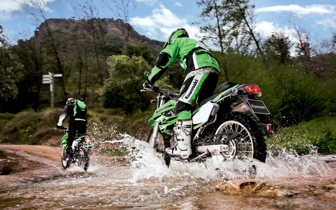 Мотоцикл модели Kawasaki KLX 250