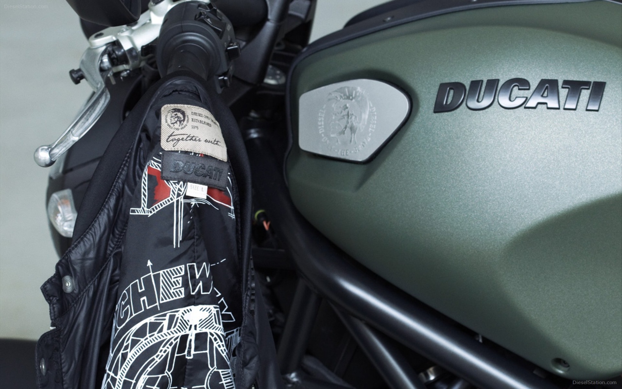 Быстрый мотоцикл Ducati Monster Diesel