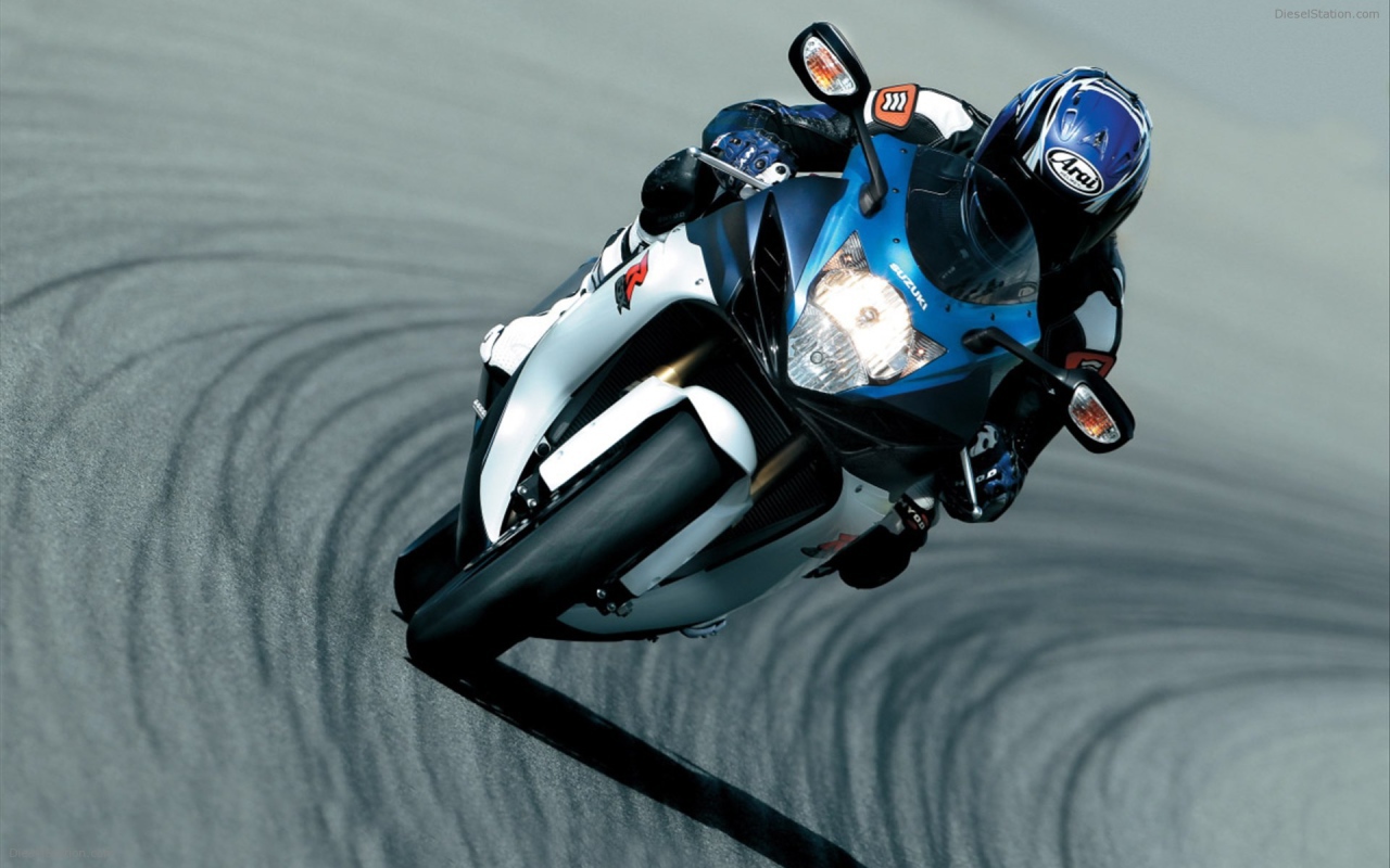 Быстрый мотоцикл Suzuki GSX-R 750