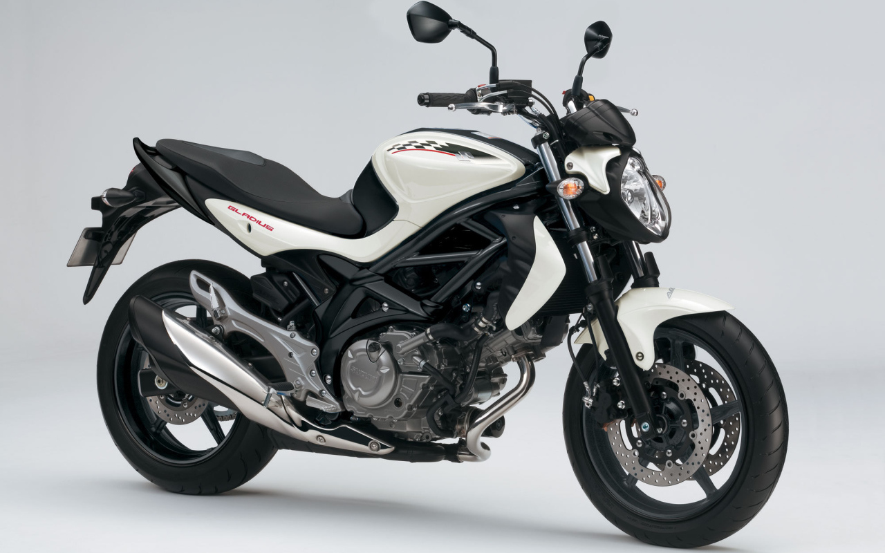 Быстрый мотоцикл Suzuki SFV 650