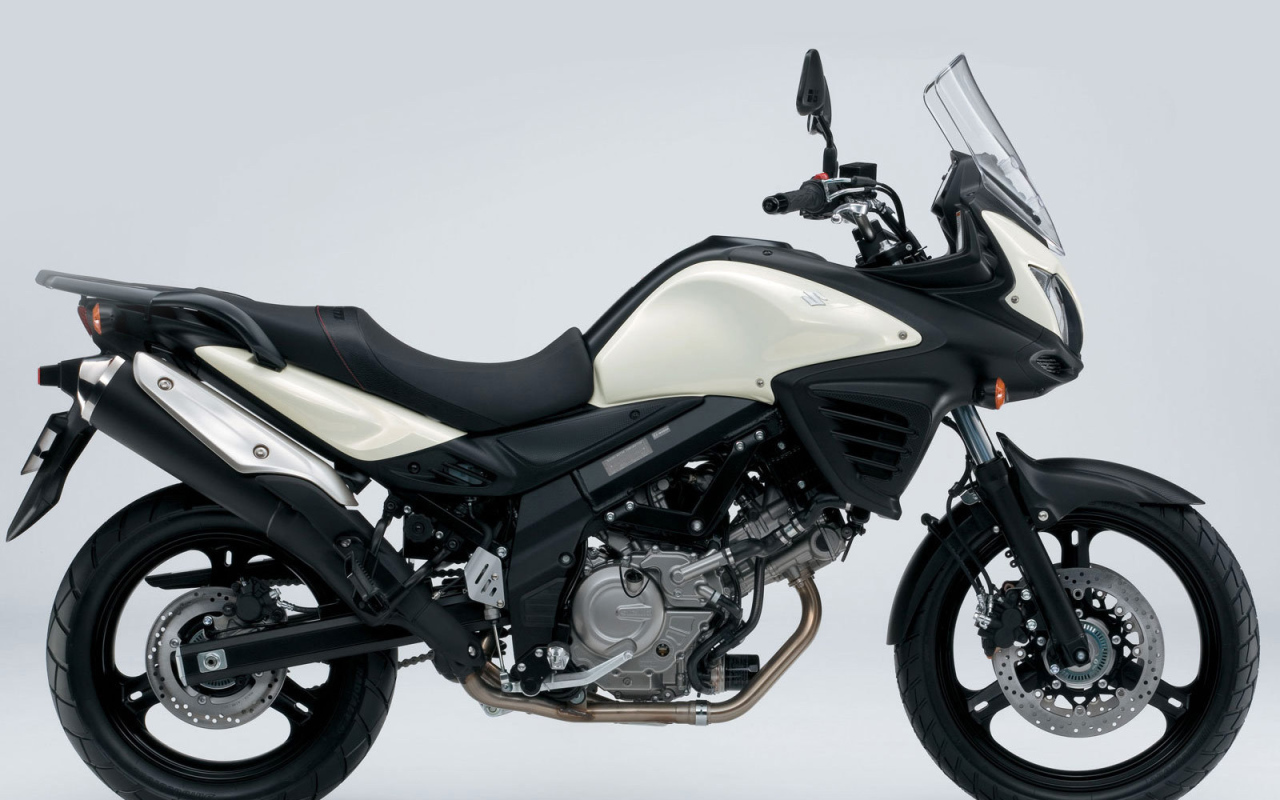 Быстрый мотоцикл Suzuki V-Storm 650 ABS