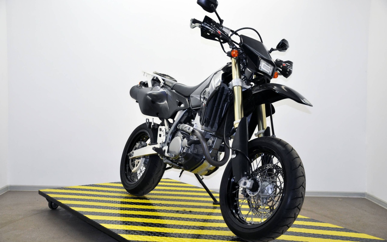 Невероятно быстрый мотоцикл Suzuki  DR-Z 125