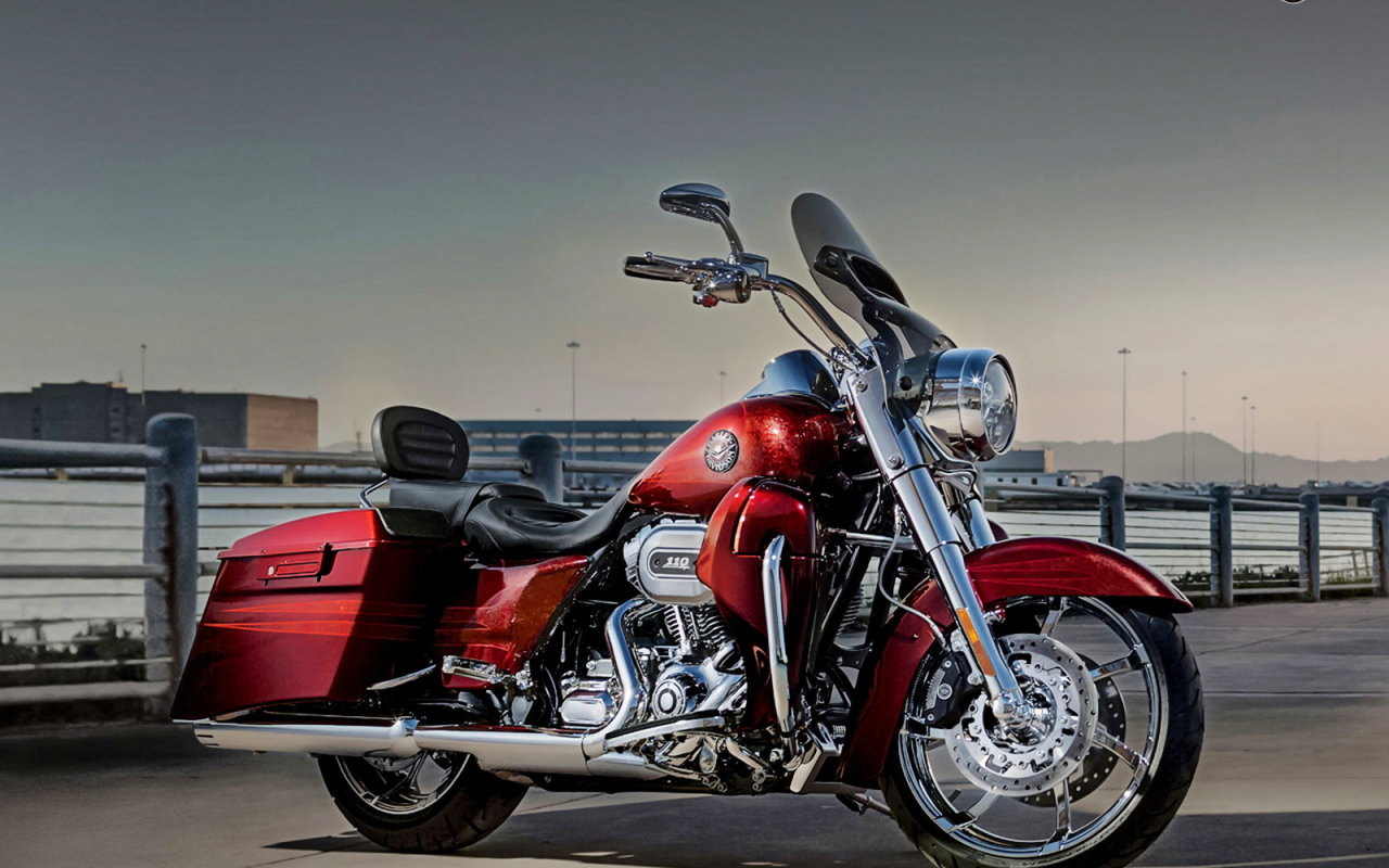 Невероятно быстрый мотоцикл Harley-Davidson CVO Road King