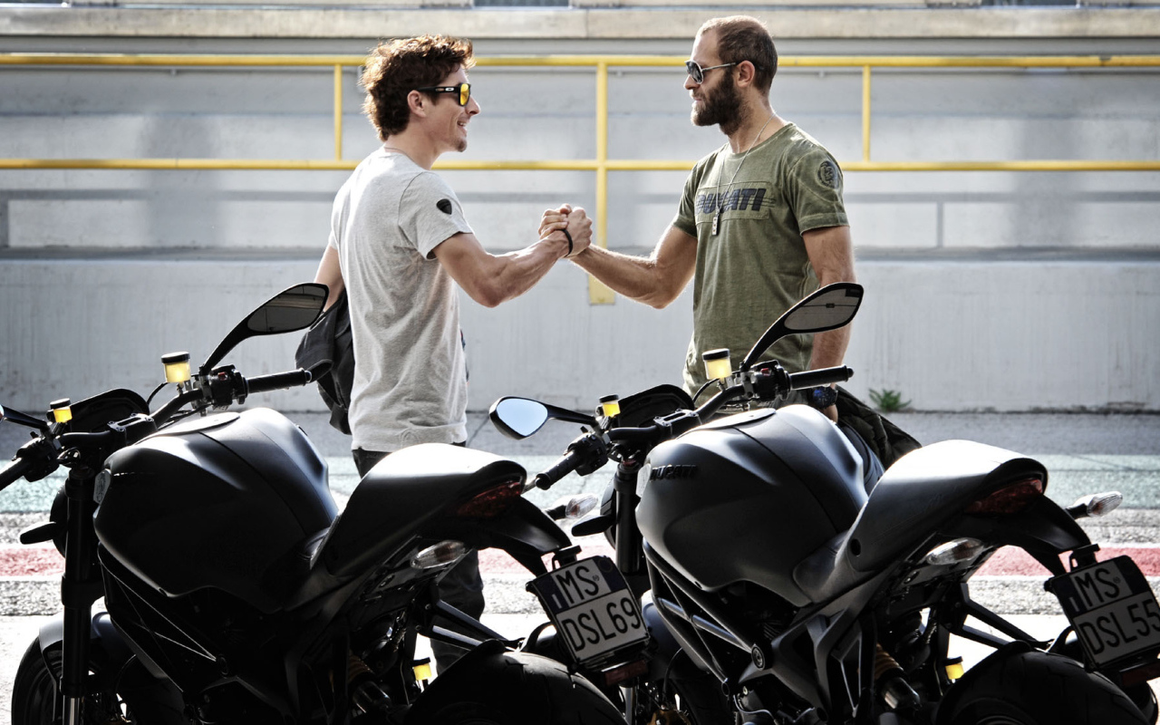 Невероятно быстрый мотоциклDucati Monster Diesel