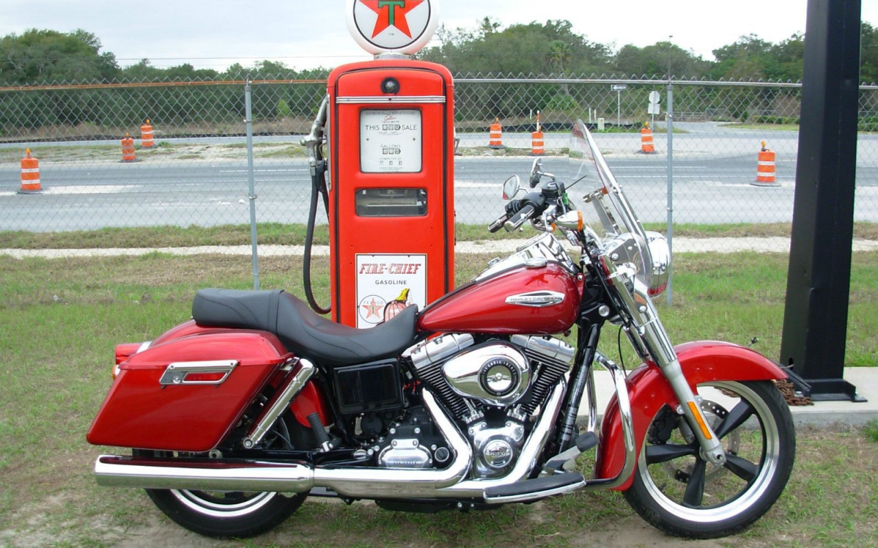 Невероятно быстрый мотоциклHarley-Davidson Dyna Switchback