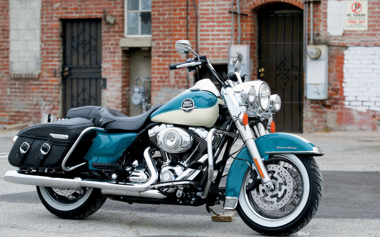 Новый надежный мотоцикл Harley-Davidson CVO Road King