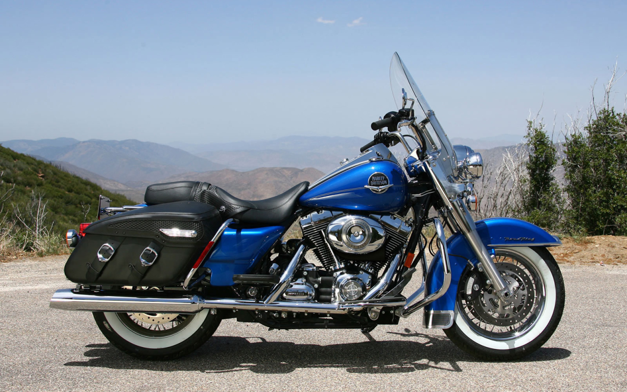 Новый надежный мотоцикл Harley-Davidson Road King Anniversary Edition