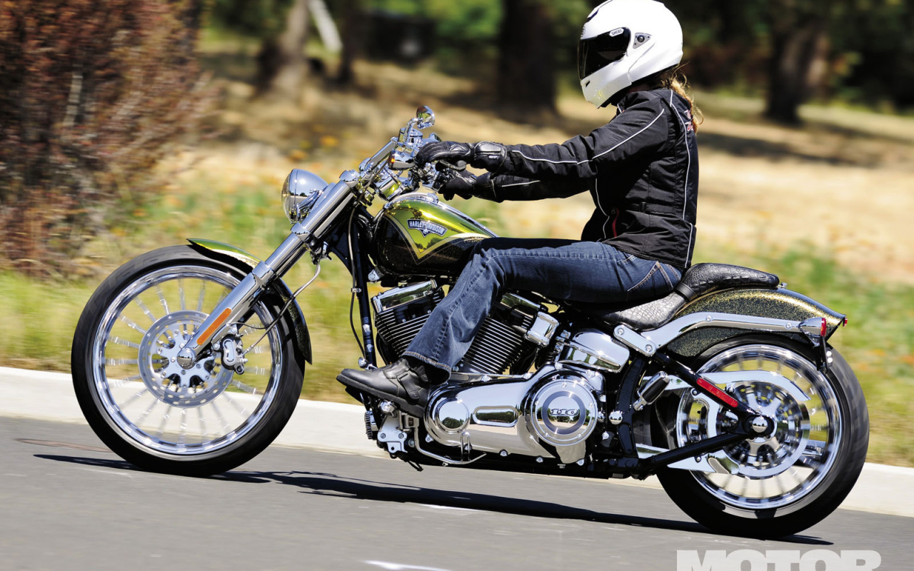 Популярный мотоцикл Harley-Davidson CVO Breakout