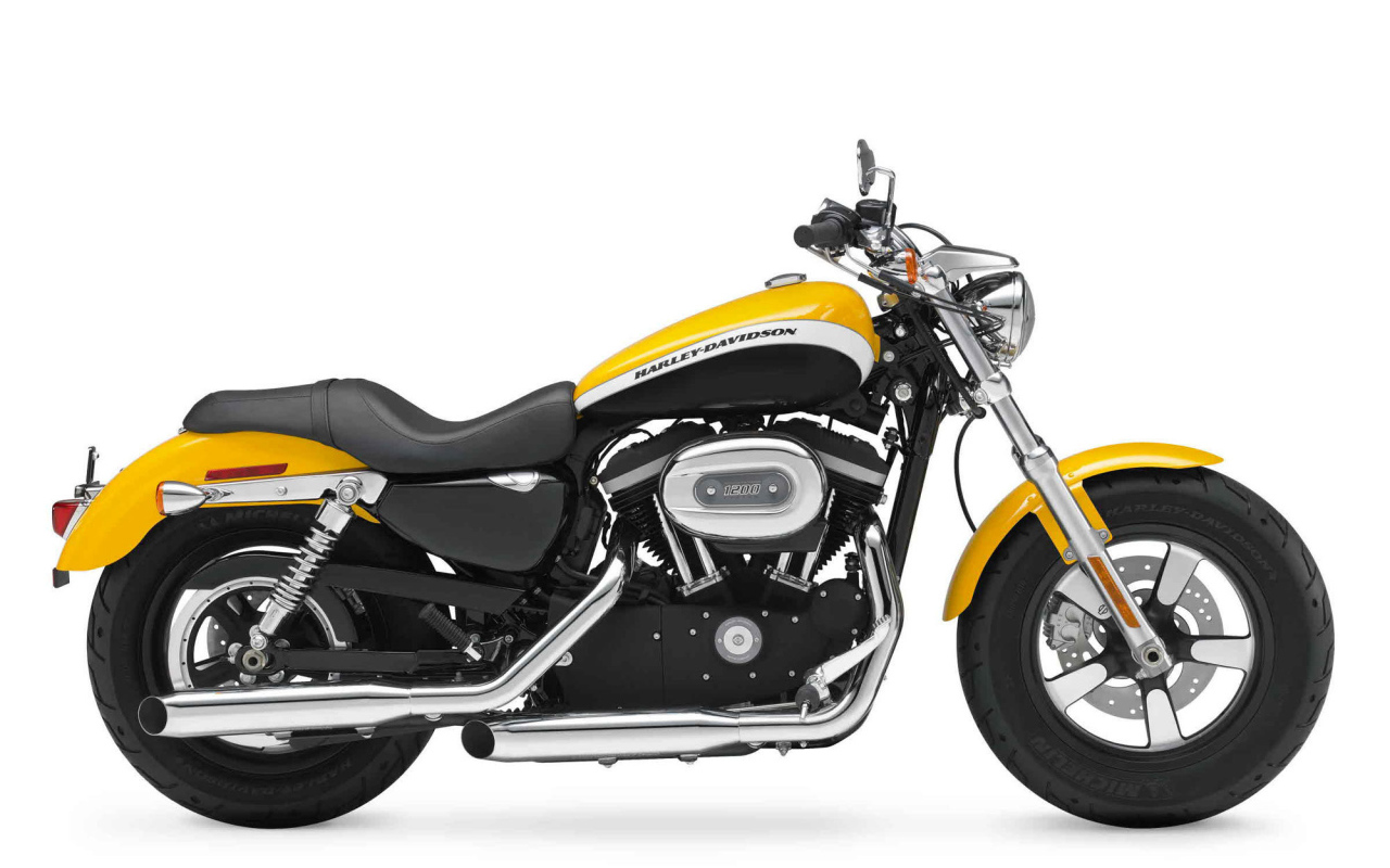 Популярный мотоцикл Harley-Davidson XL 1200C Sportster Custom