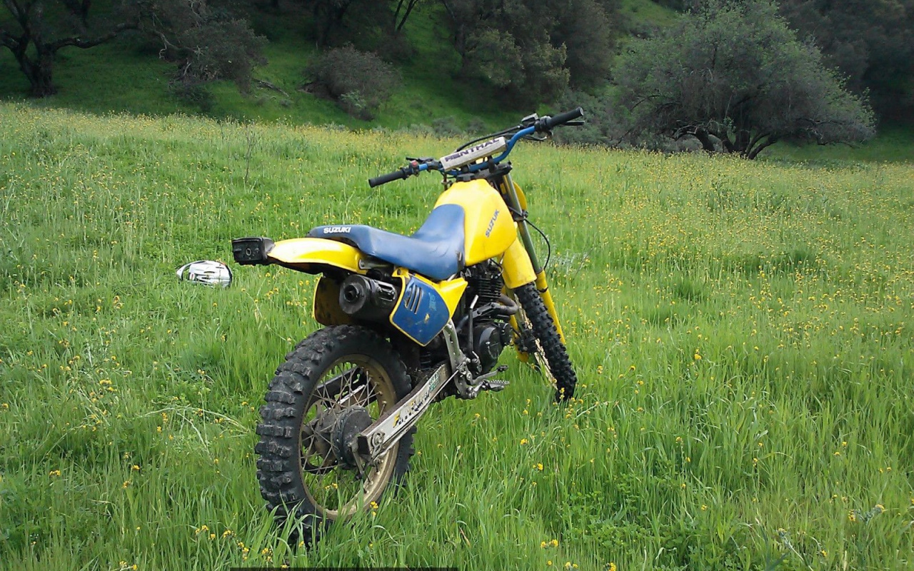 Надежный мотоцикл Suzuki DR 200 SE