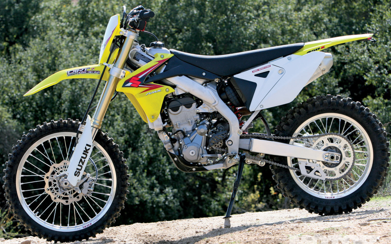 Надежный мотоцикл Suzuki RMX 450 Z