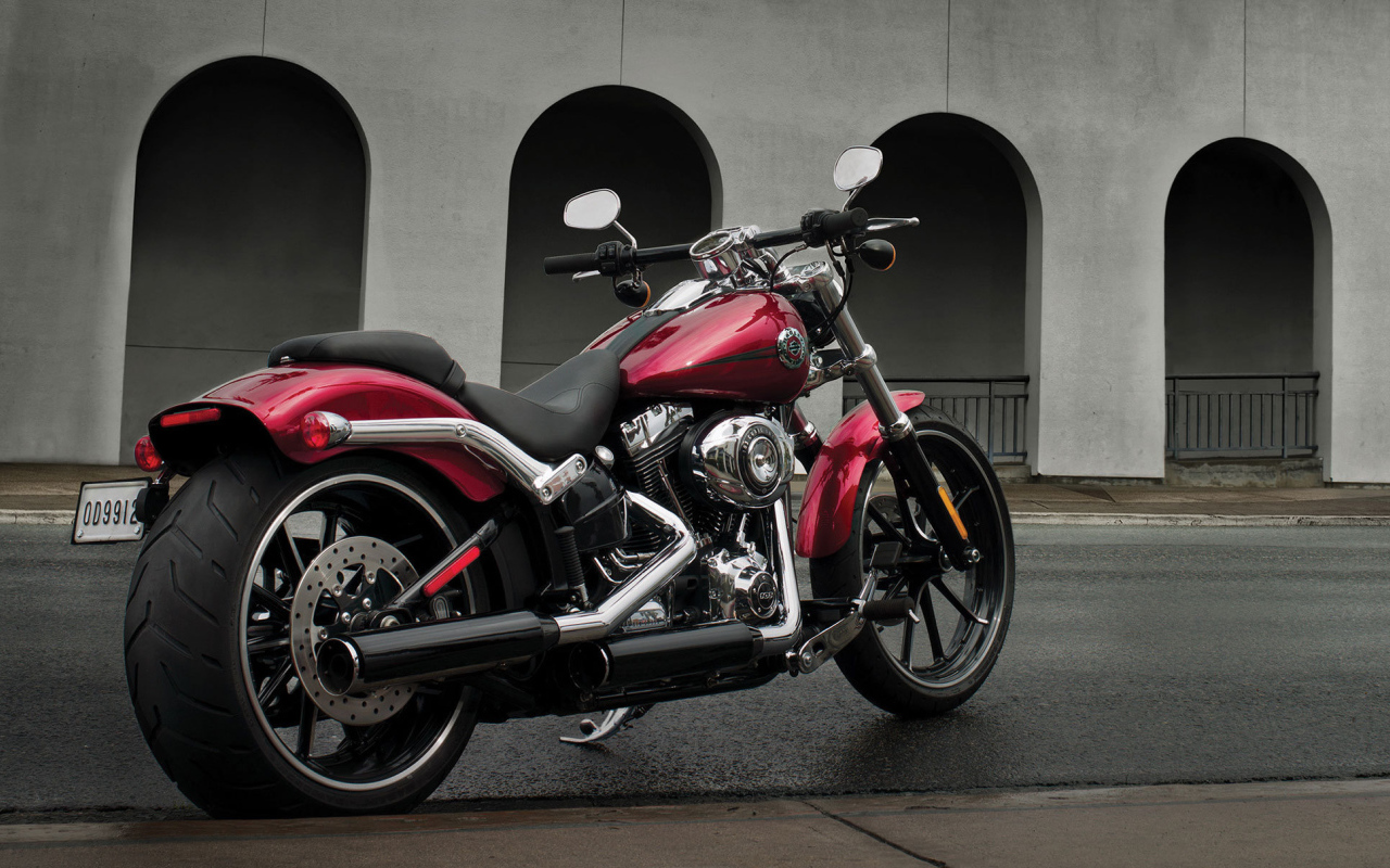 Надежный мотоцикл Harley-Davidson CVO Breakout