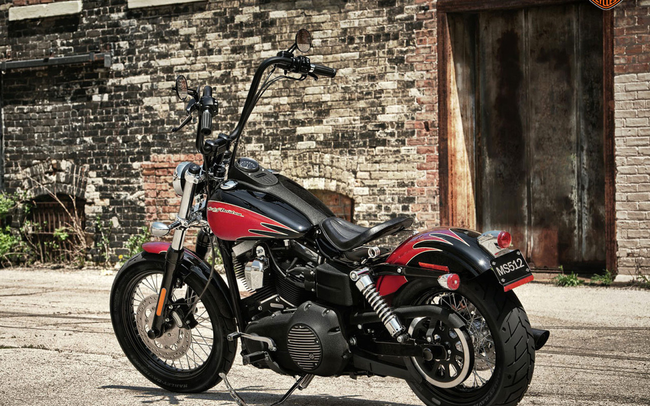 Надежный мотоцикл Harley-Davidson Dyna Street Bob