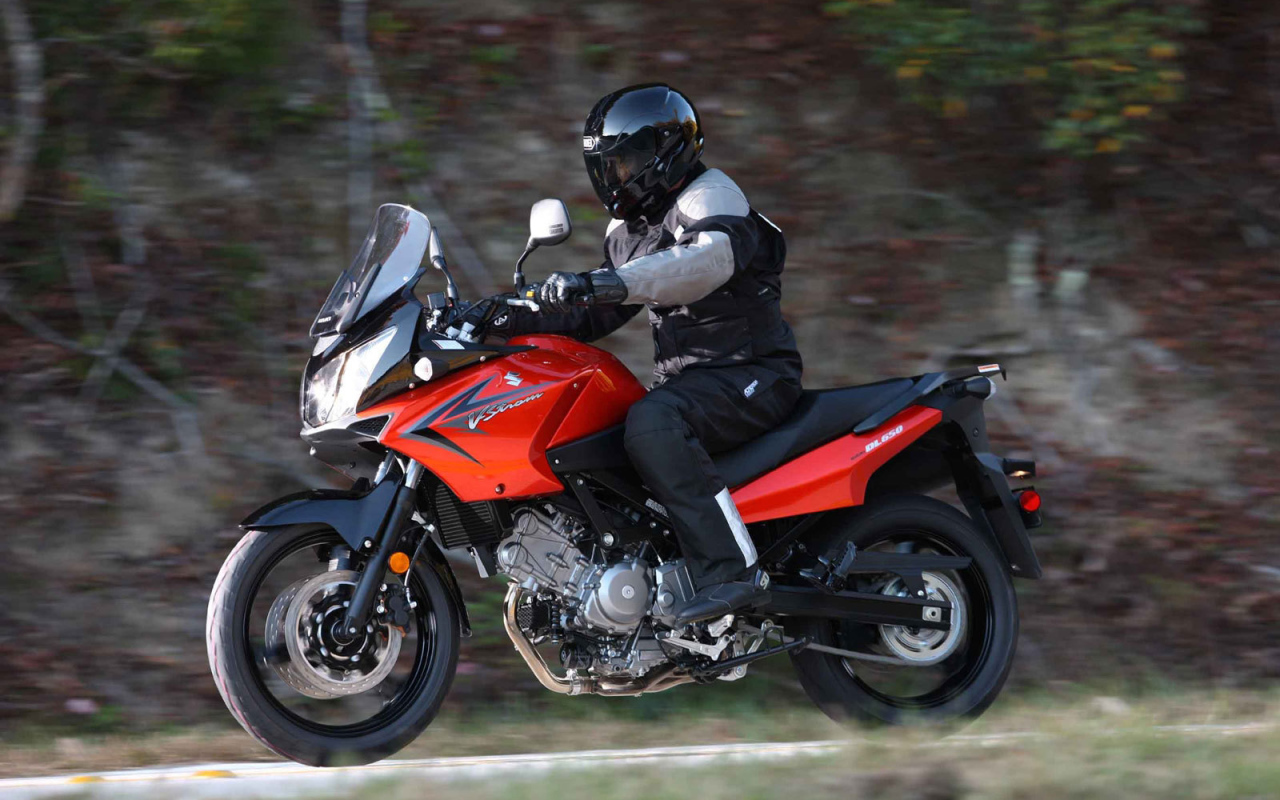 Надежный мотоцикл Suzuki V-Storm 650 ABS