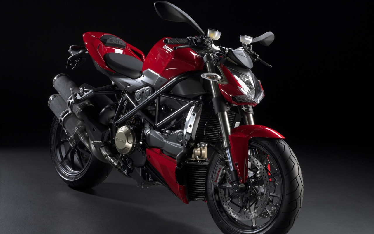 Красный Ducati streetfighter