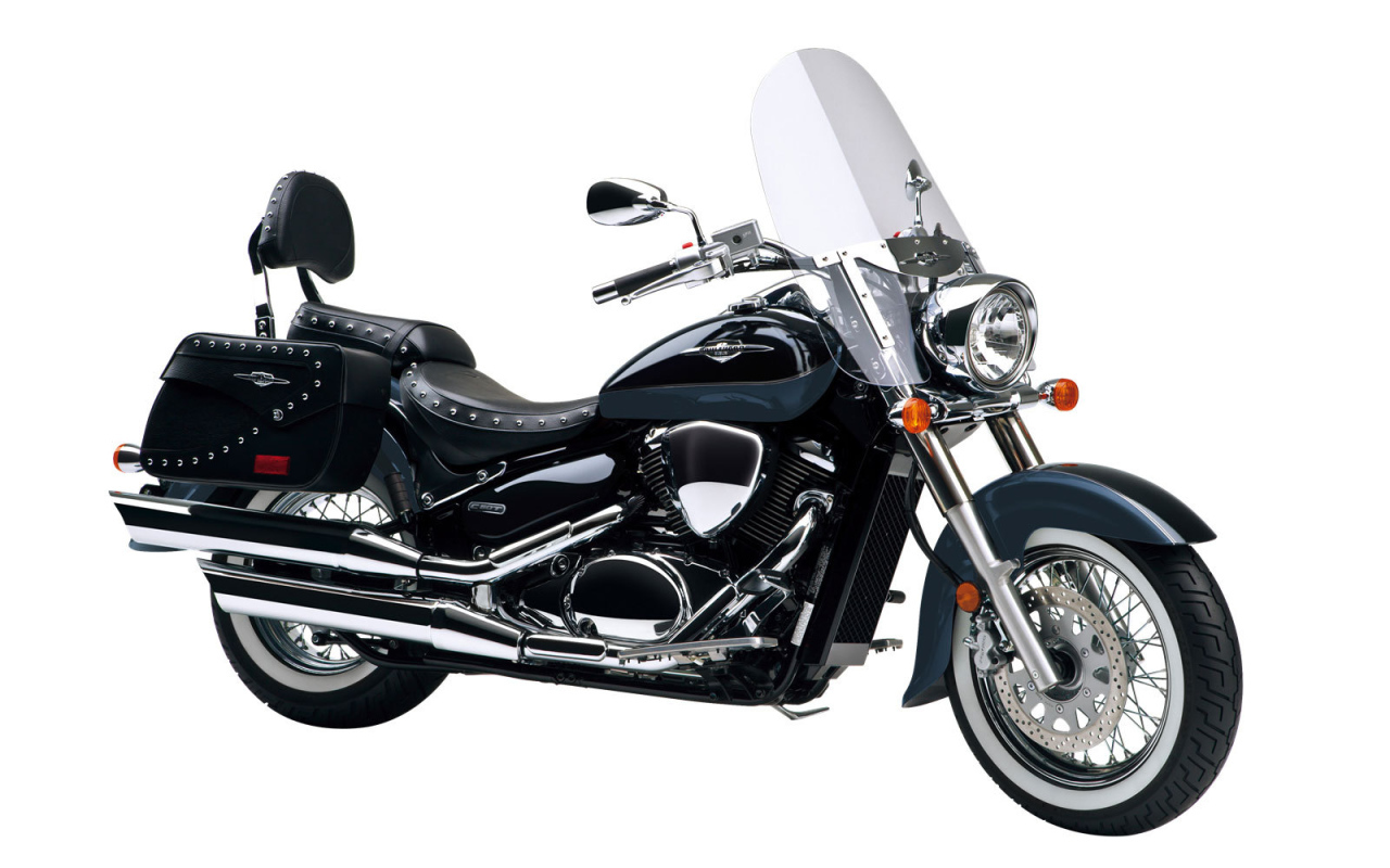 Новый мотоцикл на дороге Suzuki Boulevard S 40