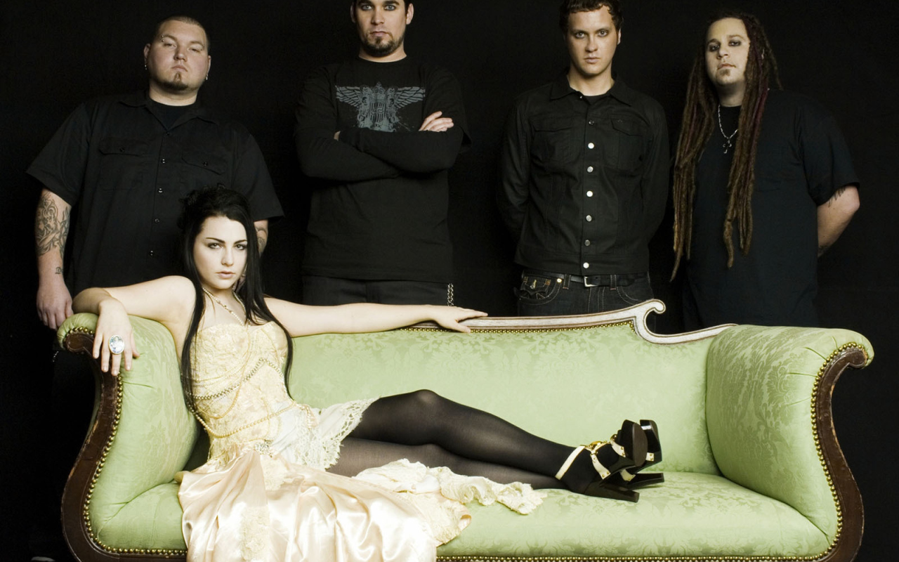 Evanescence на диване