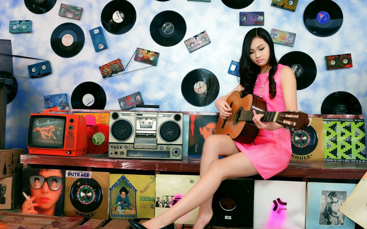 Девушка с гитарой пластинки