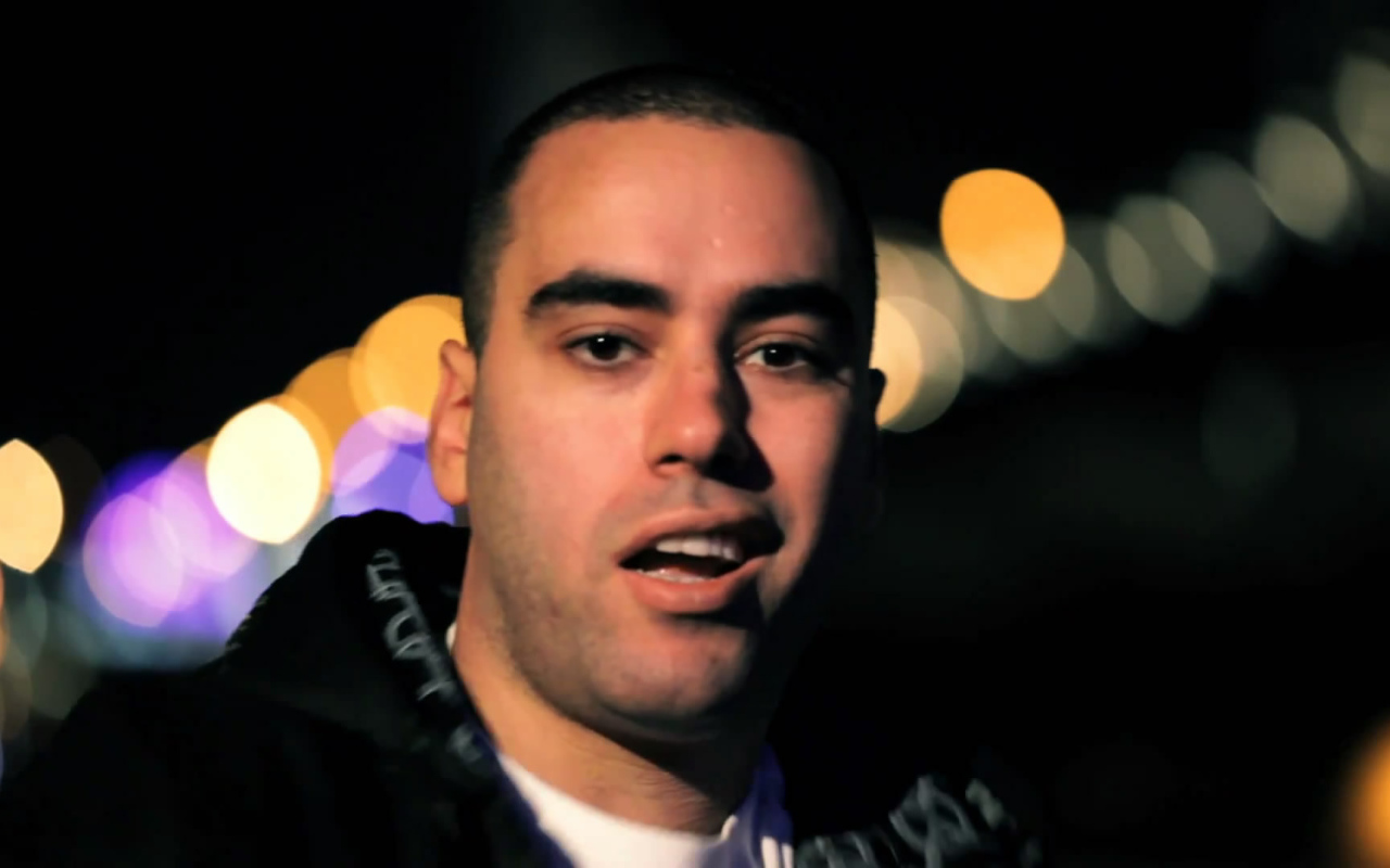 SLIM на улице ночью