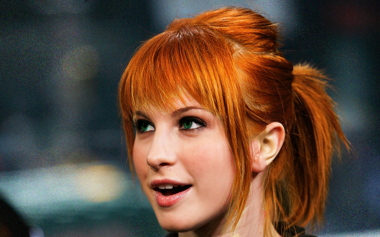 Певица Хэйли