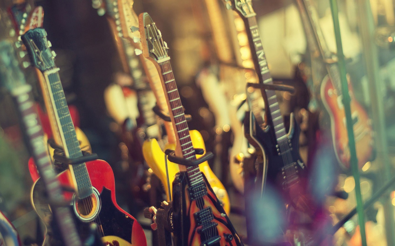 Электро гитары в магазине