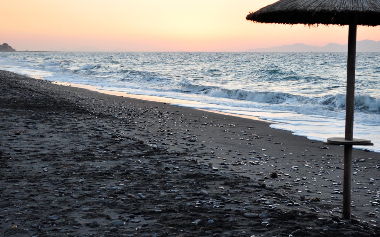 Черный пляж на Санторини