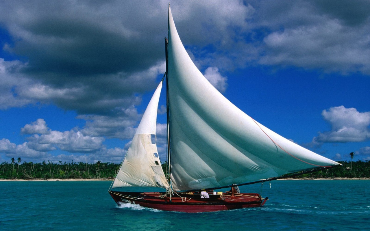 Корабль у берега в Доминиканской республике