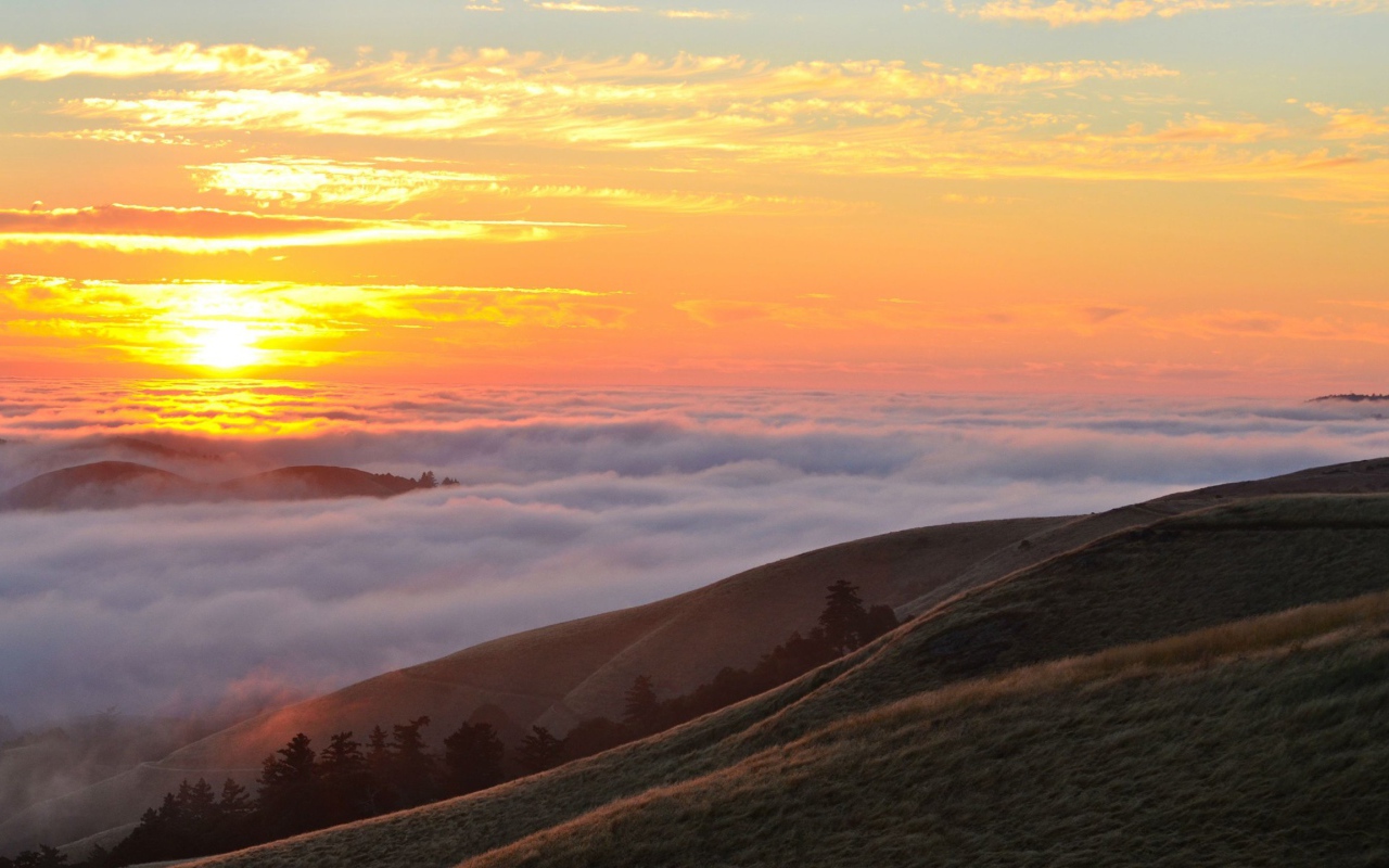 Закат над облаками