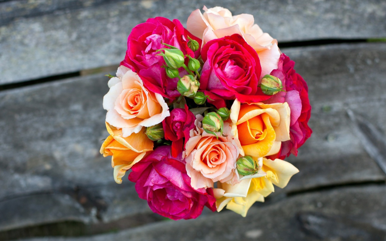 Kомпозиция из цветков розы