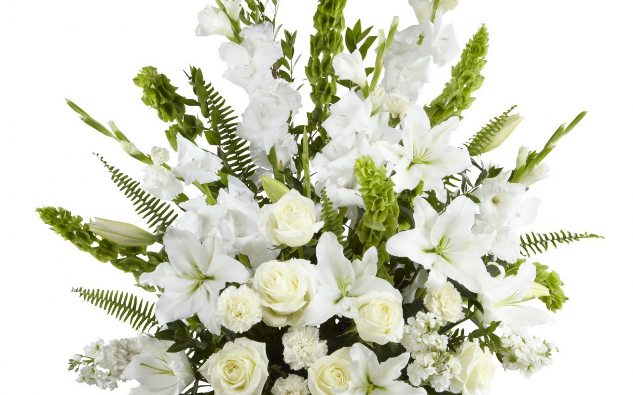 Великолепный букет белых гладиолусов