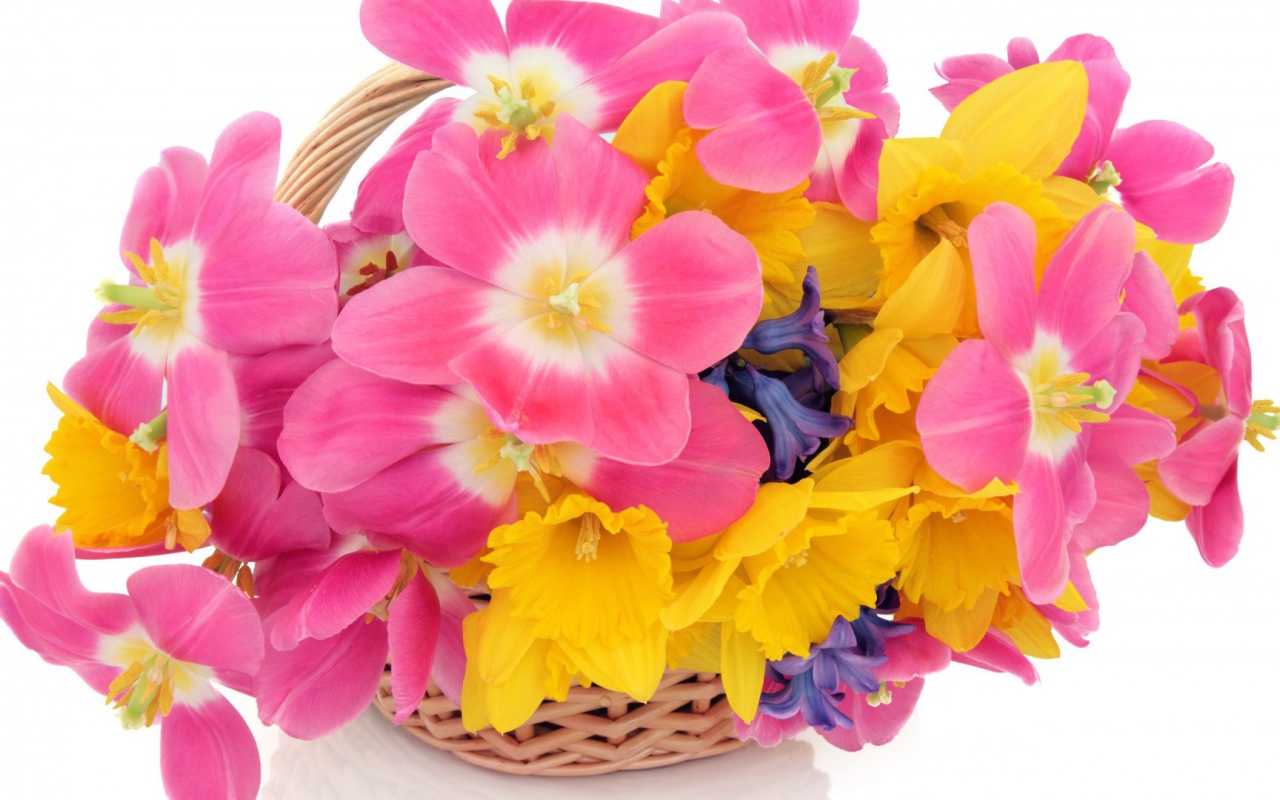 Маленькая корзина цветов