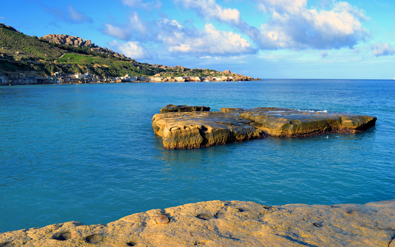 Маленький остров скала