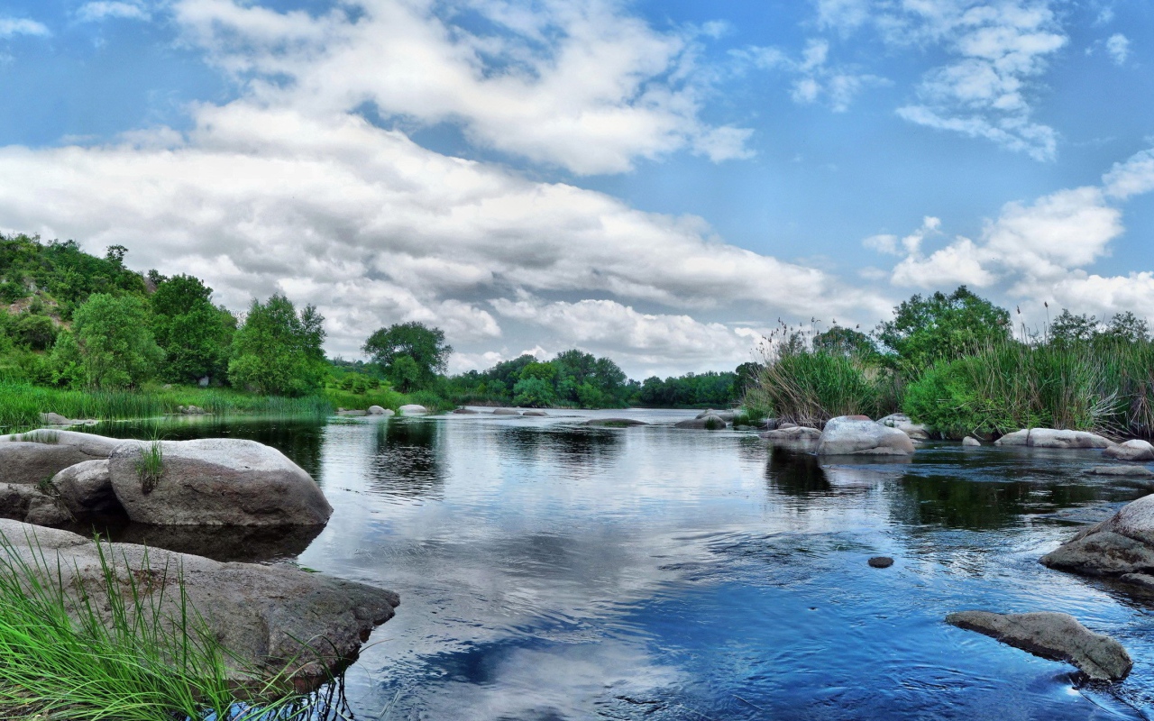 Каменистая река